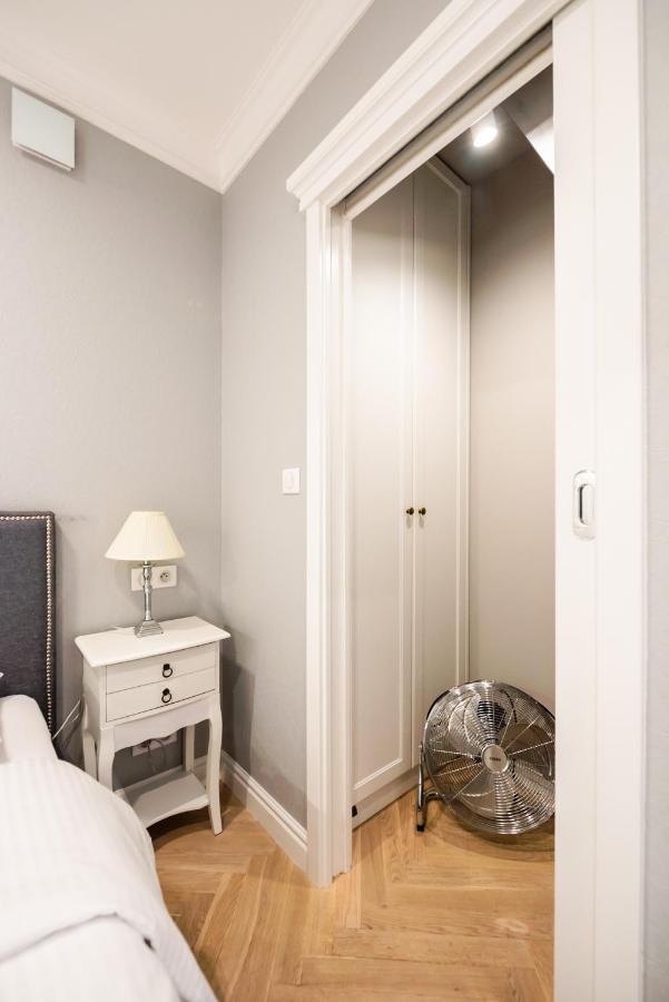 Lovely Apartment In The Heart Of Варшава Екстер'єр фото