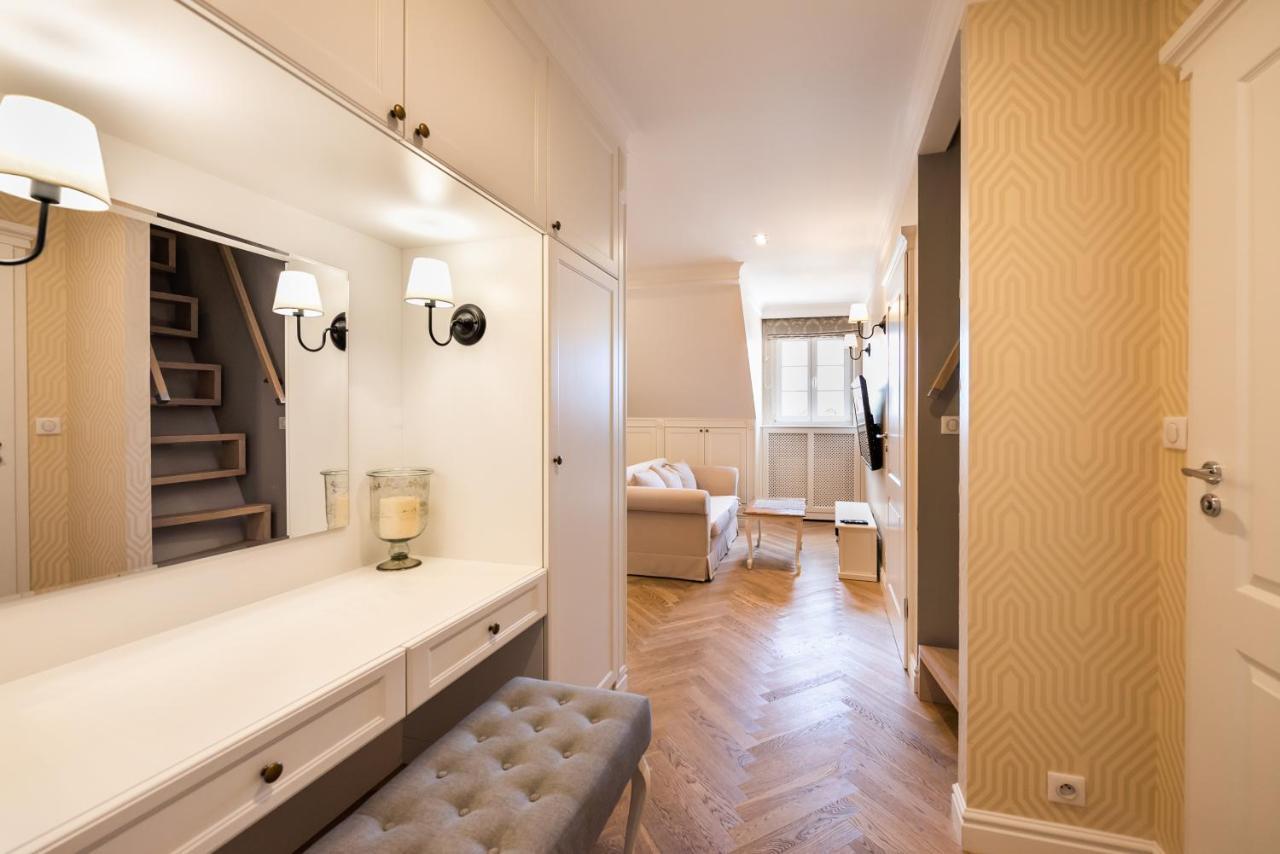 Lovely Apartment In The Heart Of Варшава Екстер'єр фото