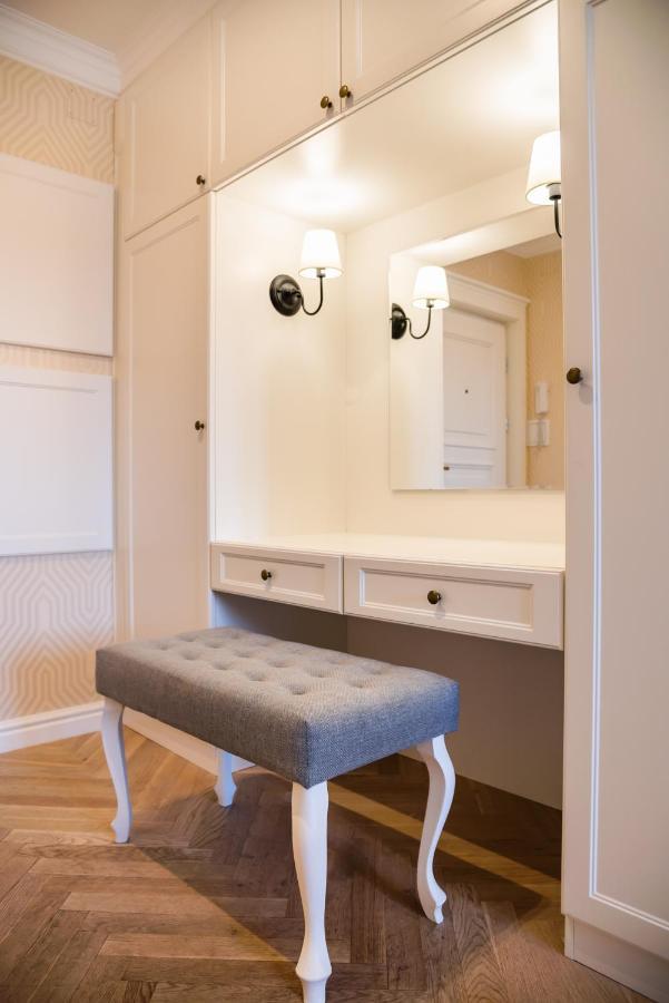 Lovely Apartment In The Heart Of Варшава Екстер'єр фото