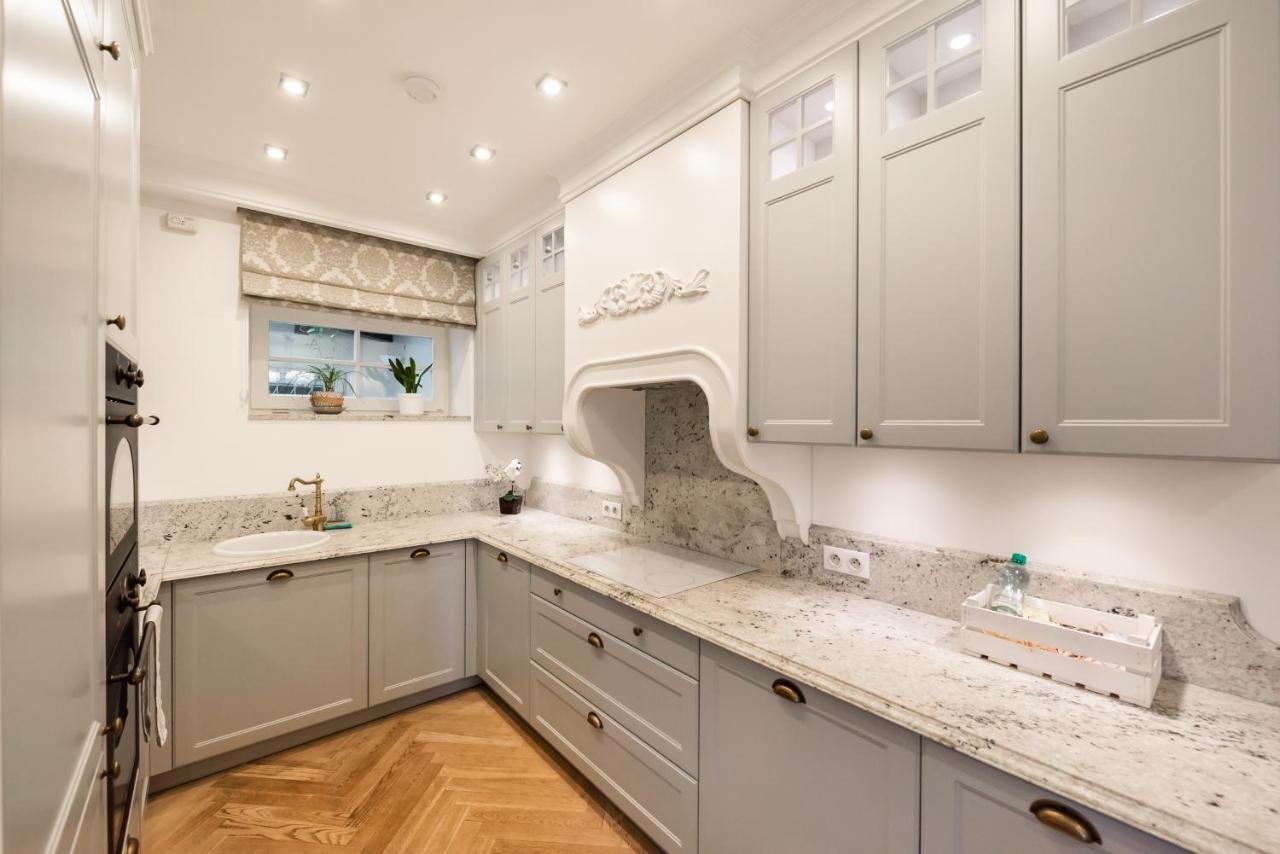 Lovely Apartment In The Heart Of Варшава Екстер'єр фото