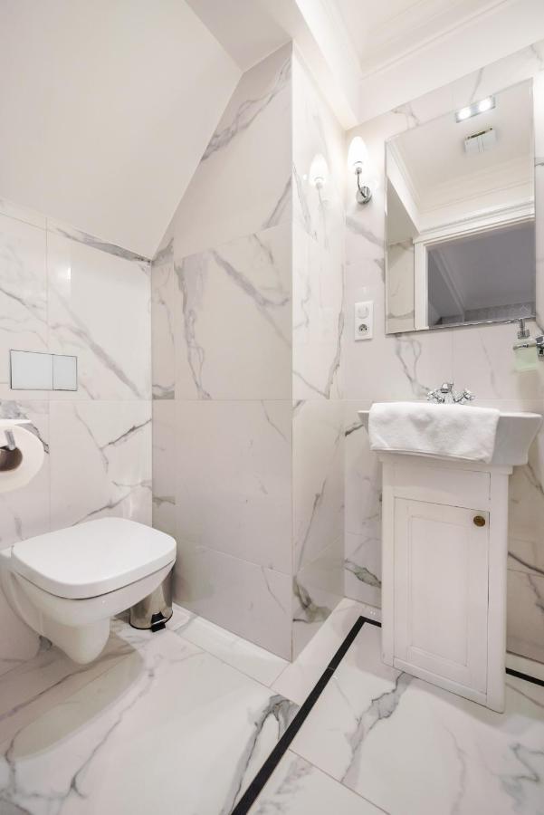 Lovely Apartment In The Heart Of Варшава Екстер'єр фото